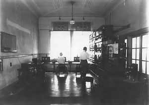 東京無線電信局調整室