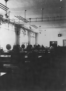 東京無線電信局通信室