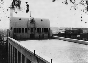 東京中央電信局屋上