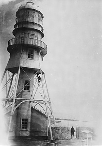 安渡移矢岬灯台と霧信号