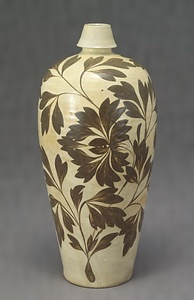 白釉鉄絵牡丹文梅瓶［重要美術品］