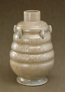 青磁蓮弁文多嘴壺