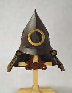 鉄錆地桃形四枚矧二段眉庇南蛮兜