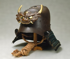 鉄錆地五枚張頭形兜