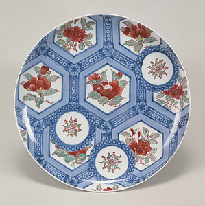 色絵 亀甲椿文 皿