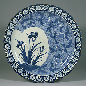 染付 菊菖蒲文 輪花皿