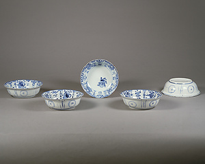 染付 鳥文 稜花鉢