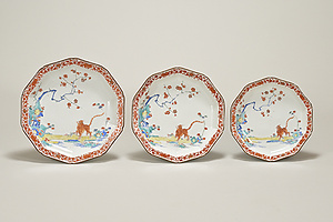 色絵 竹虎梅樹文 輪花皿