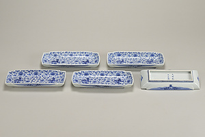 染付 獅子花唐草文 長皿