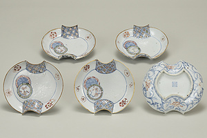 色絵 梅花丸文 分銅形皿