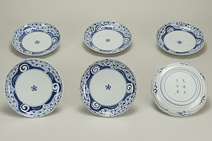 染付 唐草文 輪花皿