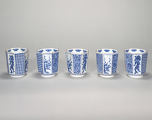 染付 龍蝶文 八角猪口