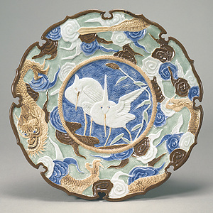 青磁瑠璃銹釉 鷺龍文 三足皿