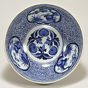 染付 蛸唐草葵文 鉢