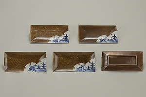 銹釉染付 雪輪若松梅文 長皿