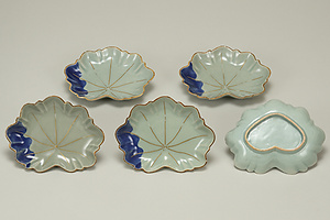 青磁瑠璃釉金彩 葉形皿