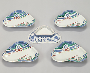 色絵 亀甲散らし文 稜花皿