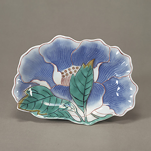 色絵 牡丹形皿