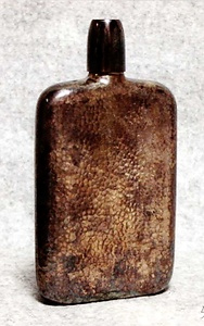 携帯用ウイスキー入れ