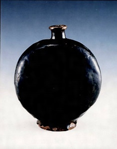 黒釉扁壺