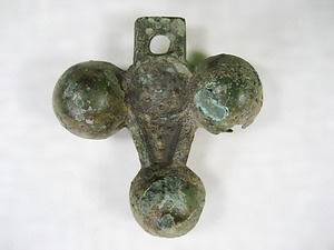 瓦屋西Ｂ３号墳出土青銅製の杏葉