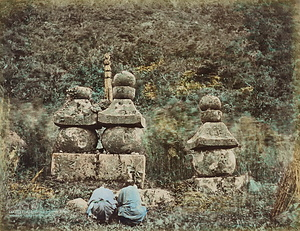 石造五輪塔（GRAVES OF BROTHERS SOGA AND WOMAN TORAGOJEN, HAKONE）