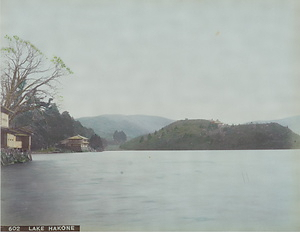 元箱根からの箱根離宮遠望（602 LAKE HAKONE）