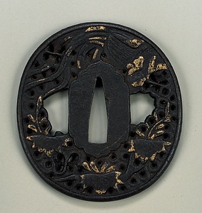 鉄鍔(桐ニ鳳凰浮彫)