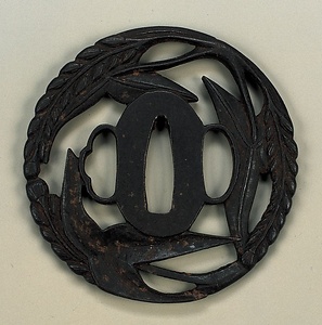 鉄鍔(オモダカ全彫)