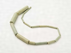 新沢千塚48号墳　管玉