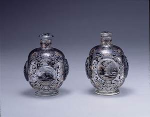 風景・唐草文香水瓶（対）