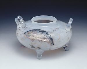 魚文耳付四足鉢