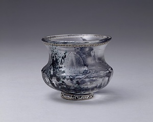 エスカルゴ水草文花器