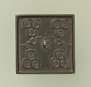 三亀文双鶴方鏡