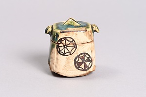 織部写双耳香合