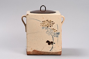 銹絵染付菊花文双耳角水指