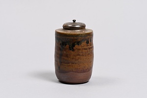 肩衝茶入
