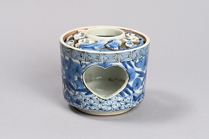 染付透彫松竹梅文盃台