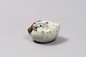 染付辰砂桃形水滴