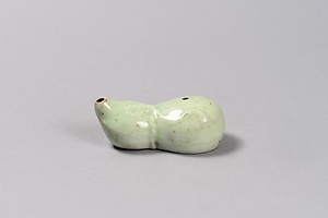 青磁瓢箪形水滴