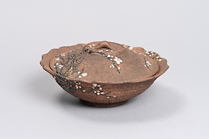 色絵梅樹文蓋物