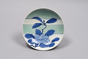 青磁染付椿文皿