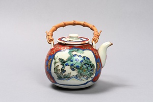 色絵獅子牡丹文水注