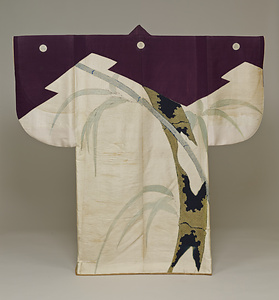 小袖 白練緯地松皮菱竹模様