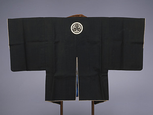 火事装束 黒呉絽服連（橘矢羽紋付）