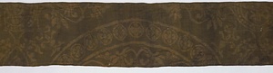 濃緑地大双竜唐草四弁花円文綾幡足残欠