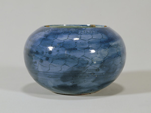 瑠璃地網目文壺