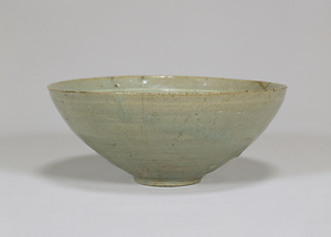 青磁象嵌菊花文鉢