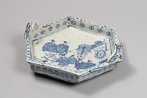 古染付御所車図六角手付鉢