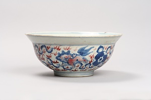 青花釉裏紅獅子文鉢